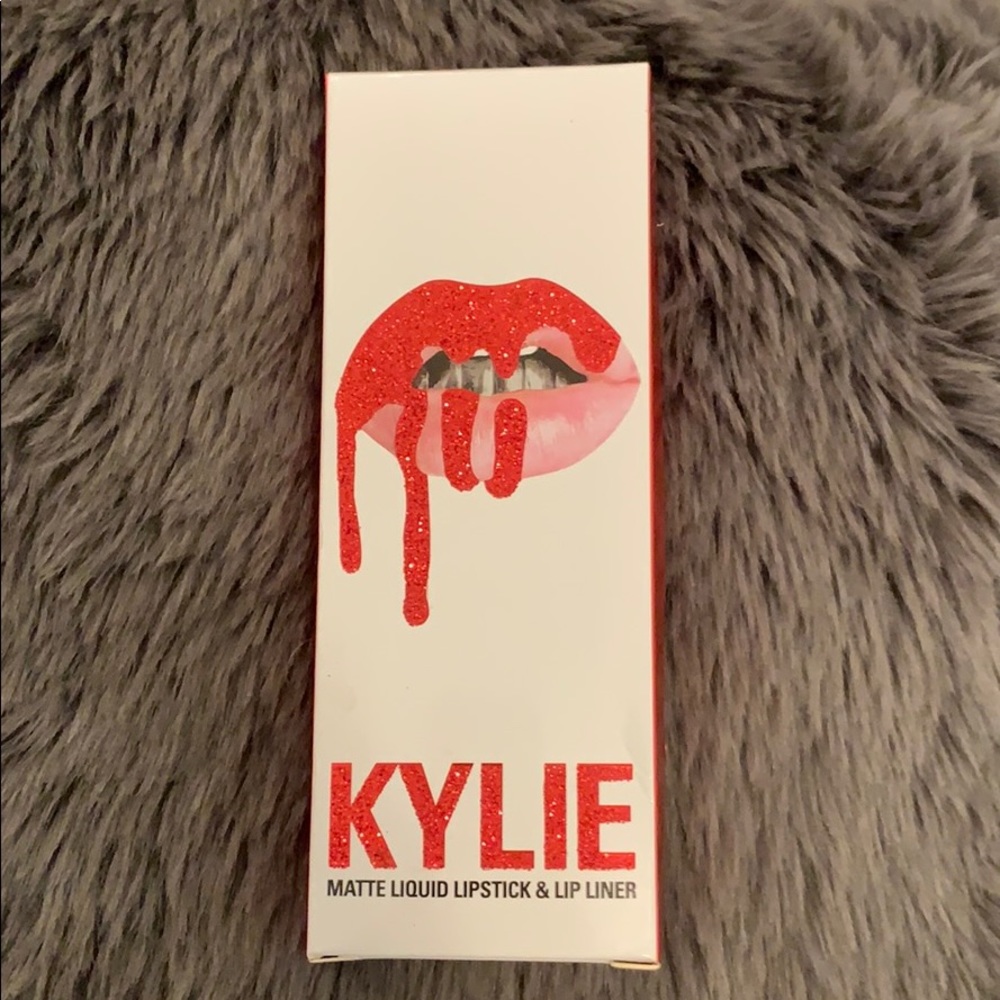 Kylie Cosmetics Matte Lip Kit in Valentine